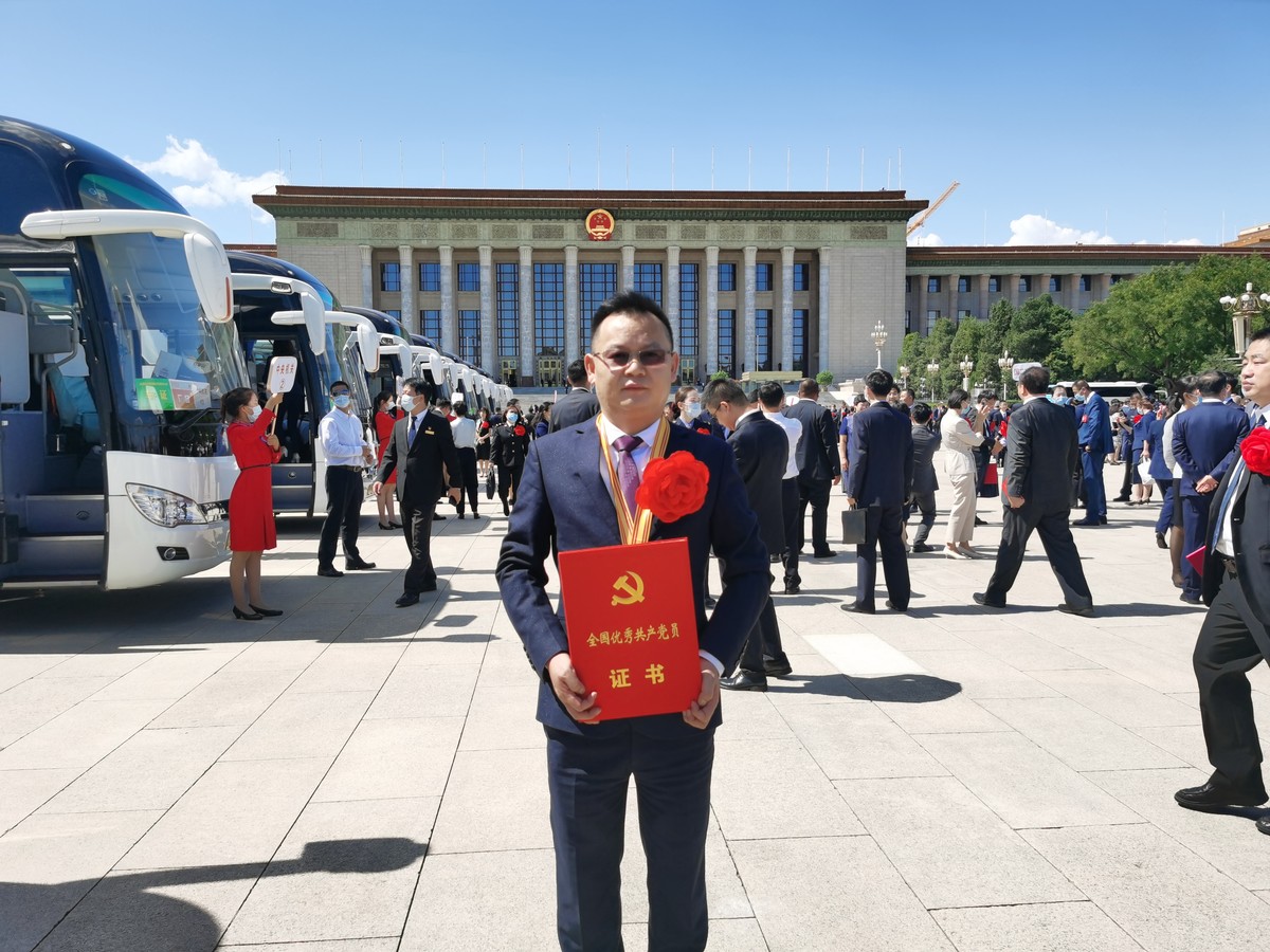 163755159728045.jpg 刘宜全 全国优秀共产党员 95级港航专业 中交二航局.jpg