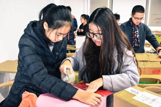 九州平台-九州(中国)学生用快递盒打造“别墅”